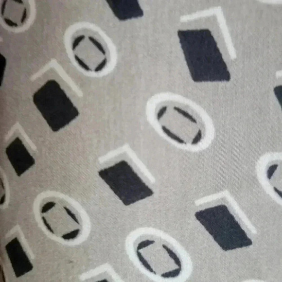 Grey and Black V Neck Polyester Spring Top  med - Picture 3 of 6